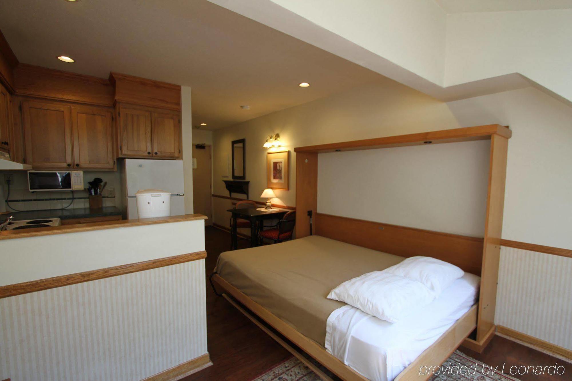 Clock Tower Resort Whistler Extérieur photo