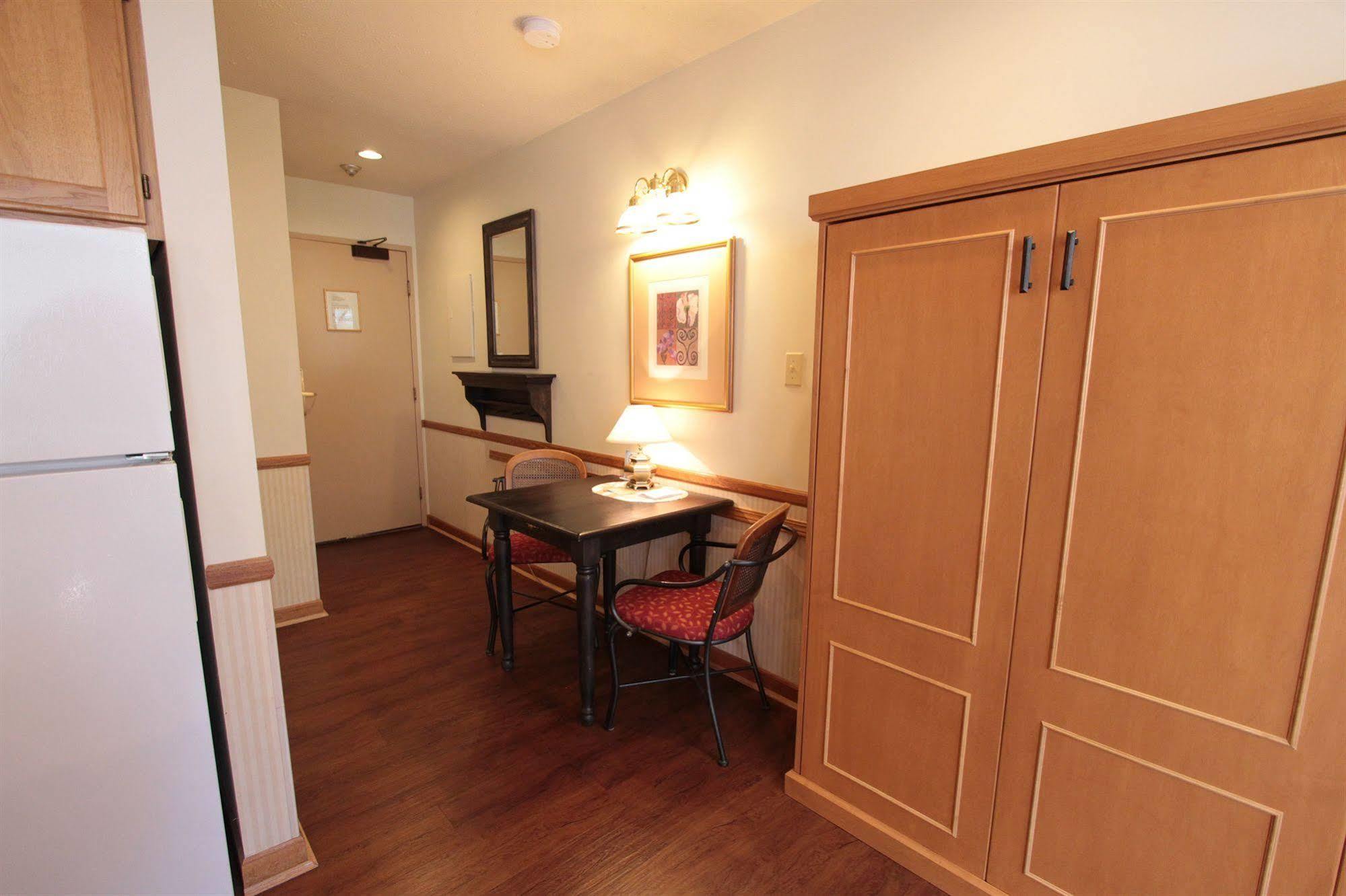 Clock Tower Resort Whistler Extérieur photo