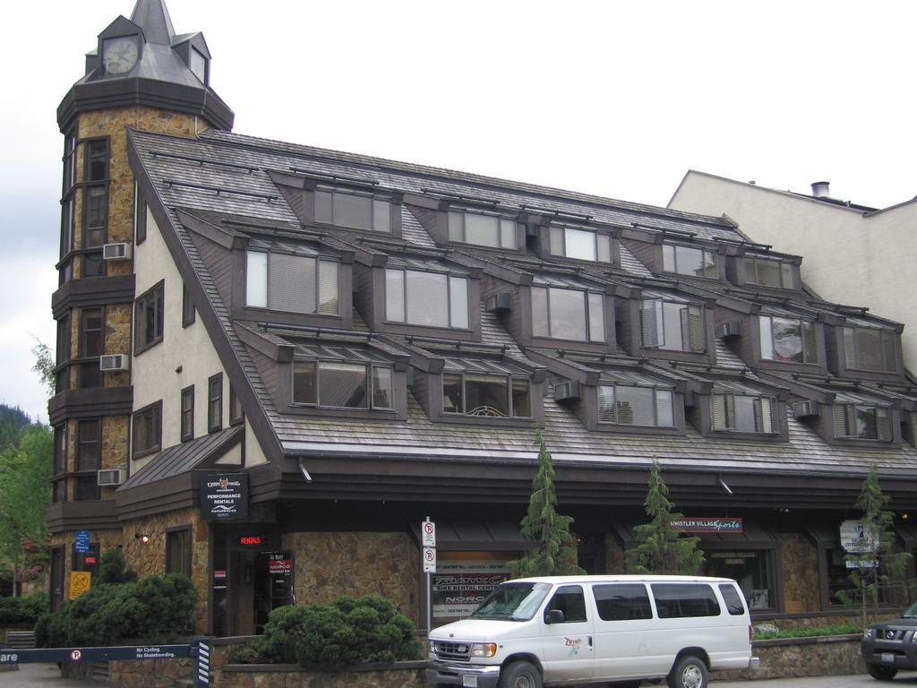 Clock Tower Resort Whistler Extérieur photo